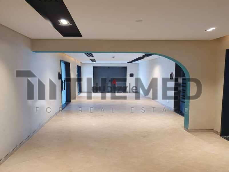 Equipped clinic for rent in Park Street Mall - Sheikh Zayed 8