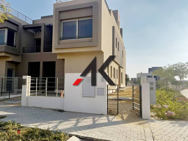 Installment Family House For Sale in Palm Hills New Cairo 1
