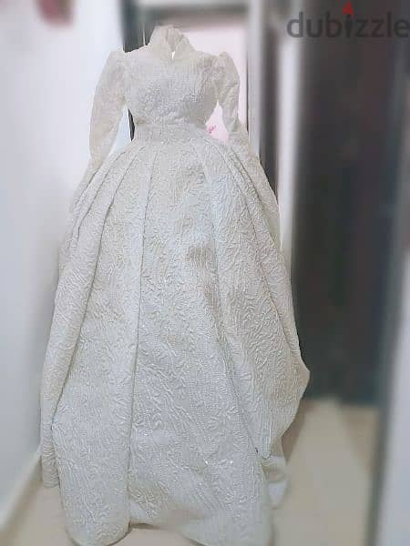 فستان زفاف ملكي للإيجار 2