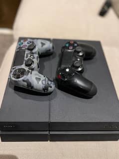 Ps4 with two joysticks, two cod games (blackops4 and infinite warfare) 0