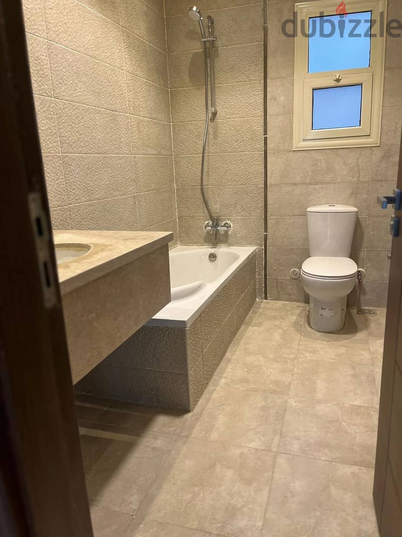 apartment 160 m prime location view landscabe Fully furnished Kitchen with appliances+ air conditioners Super Lux finishing in Compound 90 Avenue 20