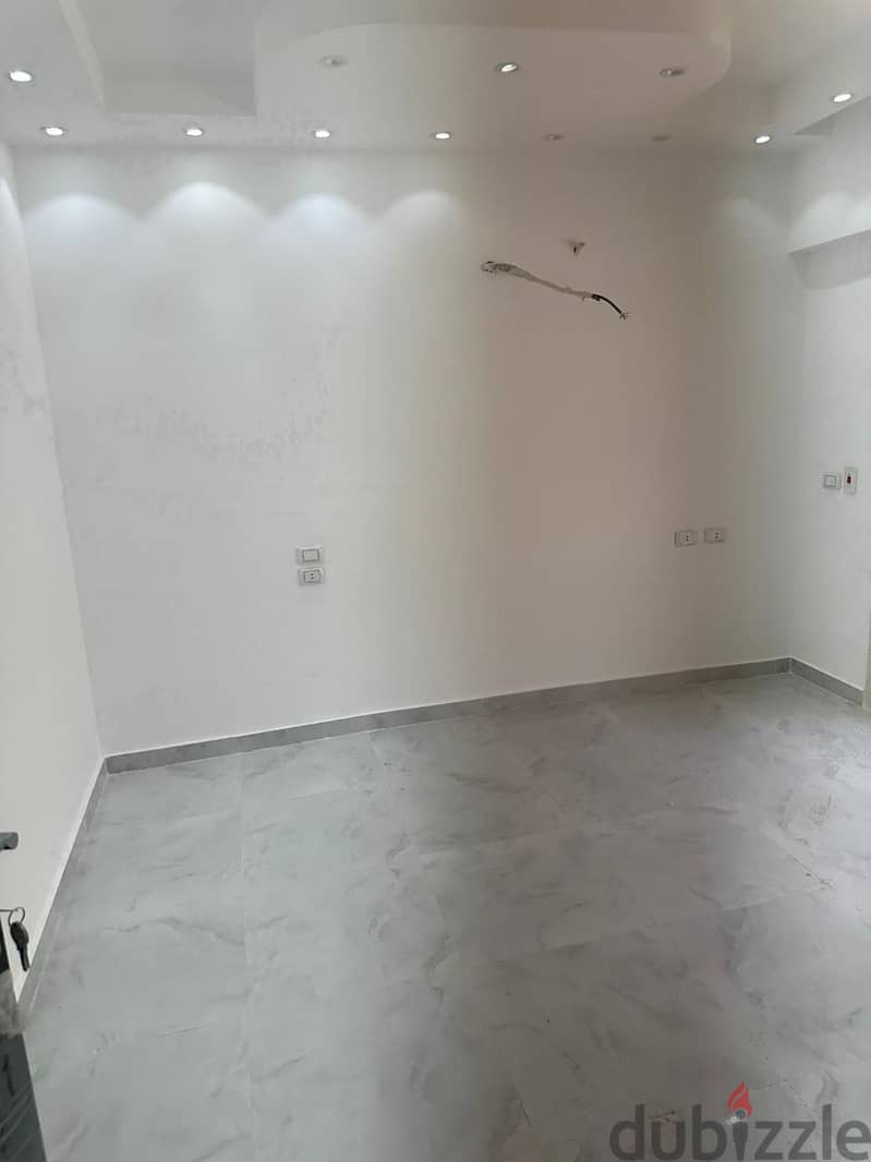 Finished ready to move apartment under market price in Stone residence new cairo 4