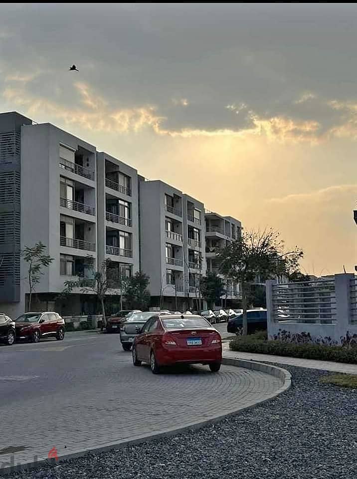 Penthouse for sale in the First Settlement in front of the Police Academy and the Kempinski Hotel (Taj City Compound) with a 10% down payment over 8 4