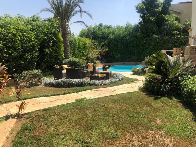 Villa for sale at a commercial price in Madinaty with a private swimming pool 4
