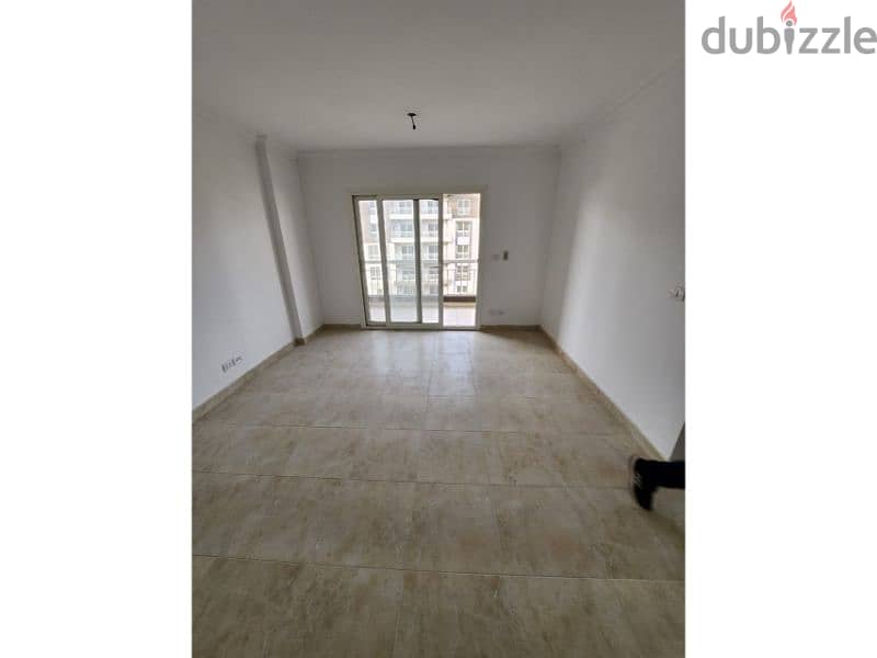 Apartment for sale in Madinaty, 84 square meters, with a garden view in B12 area, near the largest service complex. 2