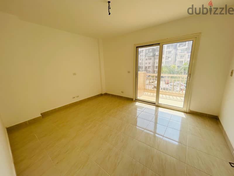 Apartment for sale in Madinaty with garden view, next to All Season Park in B10 0
