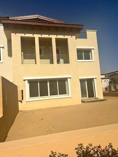 The lowest down payment for a townhouse  215m in Hyde Park, down payment and installments till 8 years 9