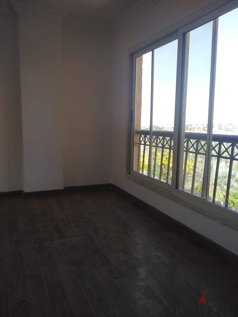 Apartment for sale in Madinaty, 250 square meters with a wide garden view, located in B1 phase, adjacent to the largest service complex. 3