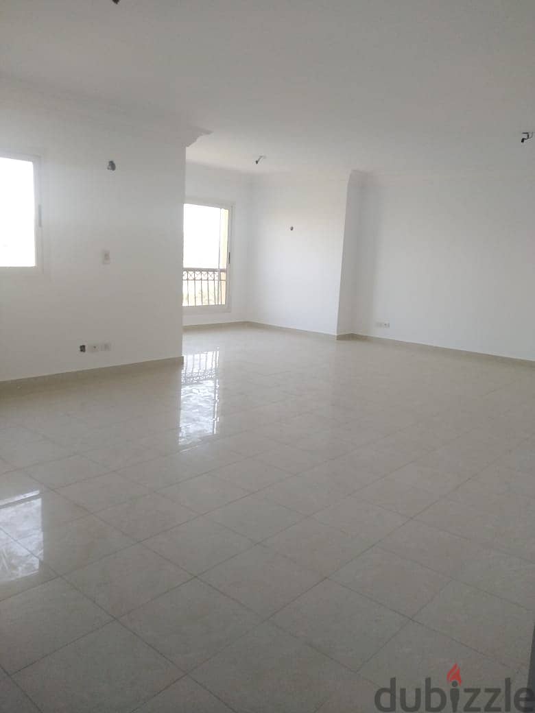 Apartment for sale in Madinaty, 250 square meters with a wide garden view, located in B1 phase, adjacent to the largest service complex. 5