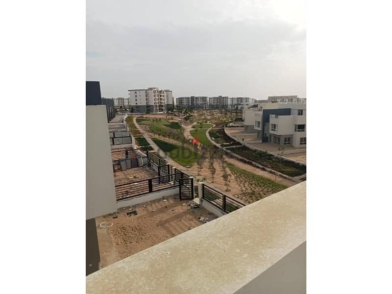 For quick sale, the lowest price for a townhouse in Hyde Park, almost ready to move  with  installments With distinctive view landscape and features 4