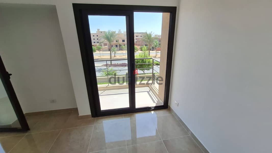 An apartment for rent in Al Marasem Compound with a distinctive view 3