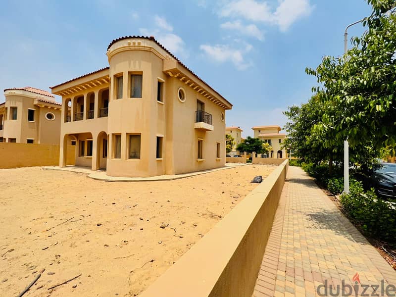 The lowest market price for a  townhouse classic 215 square meters with installments  in Hyde Park 3