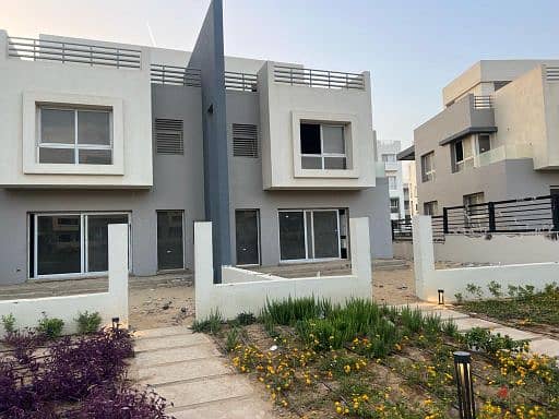 The lowest market price for a townhouse 247m middle  in Hyde Park, ready to move 4