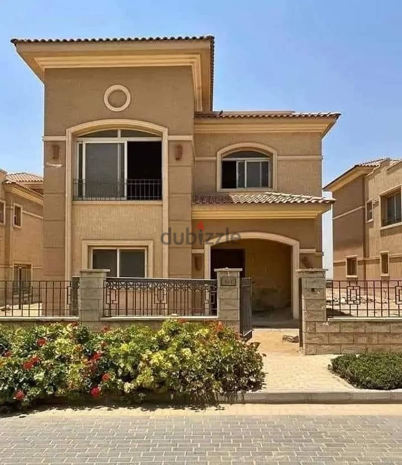 Villa for sale, 239 sqm, with a view, in Stone Park Compound, in the heart of the Fifth Settlement, minutes from the North 90th and the AUC 0