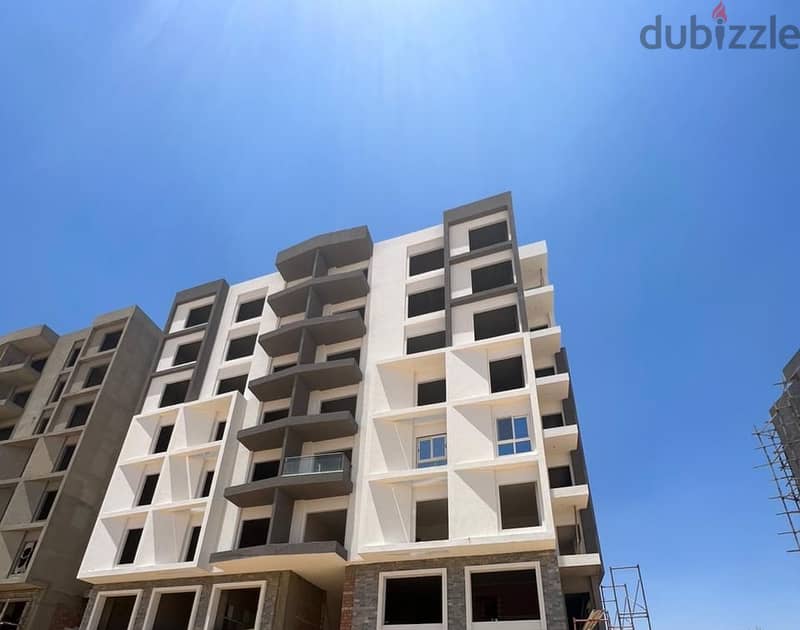 Apartment 3 bedrooms Prime Location with dp 10% R7 New Capital Green AV 4