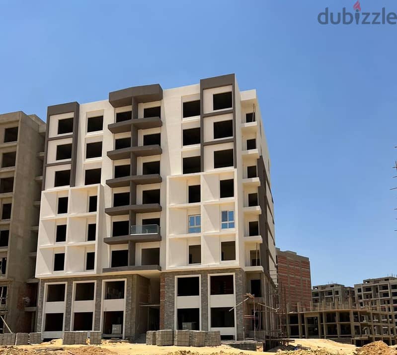 Apartment 3 bedrooms Prime Location with dp 10% R7 New Capital Green AV 6