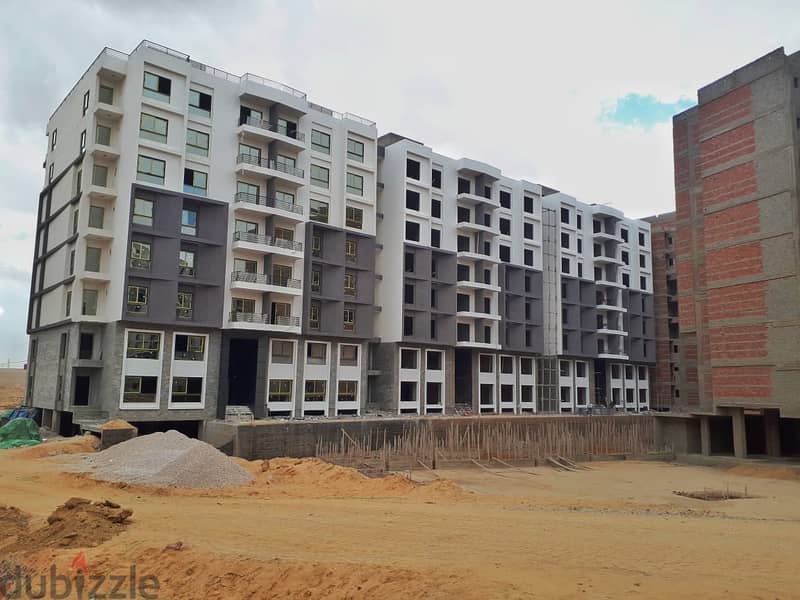 Apartment 3 bedrooms Prime Location with dp 10% R7 New Capital Green AV 7