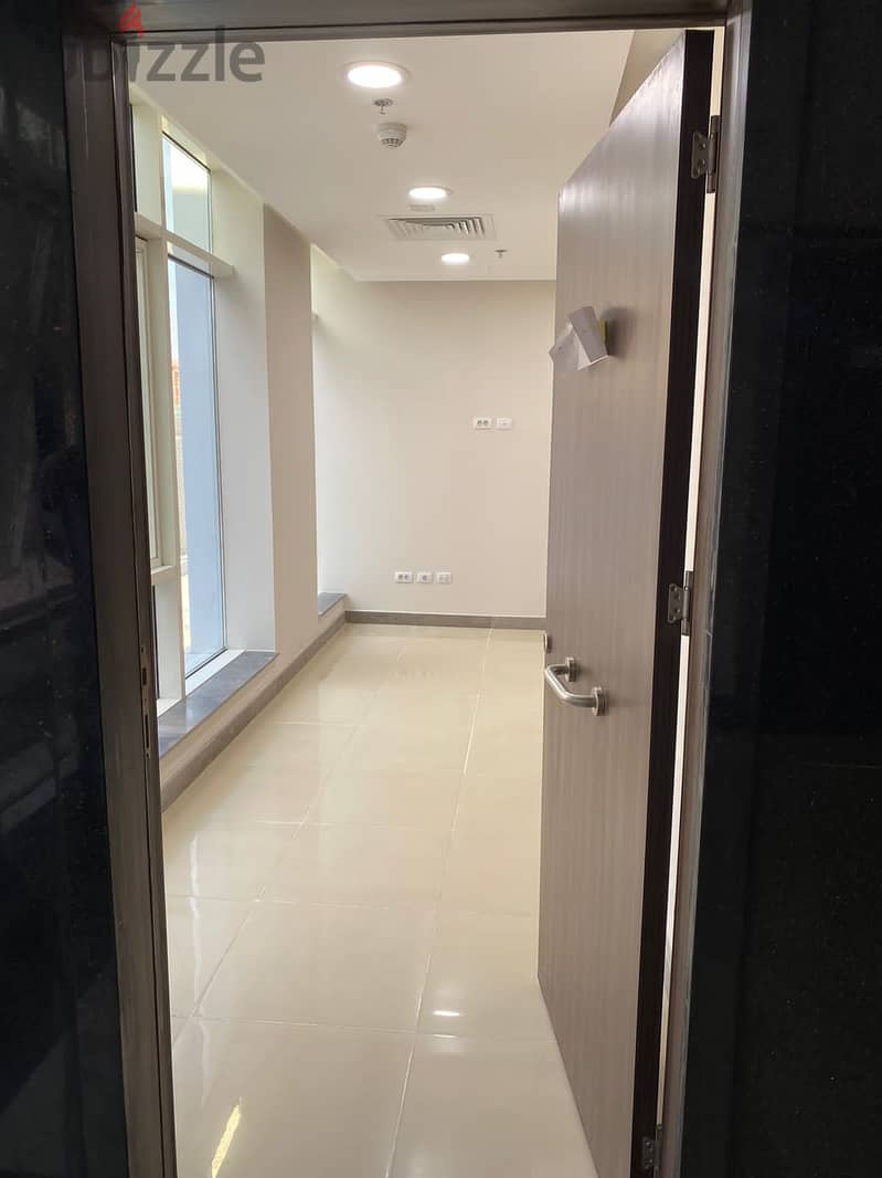 Office for rent, a very prime location in front of Park street Sheikh Zayed 4