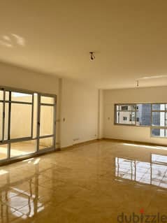 Apartment 200meters for sale in madinaty at phase B14 ready to move