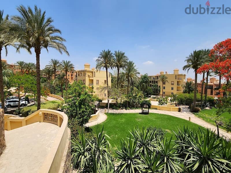 City view villa for sale in part d Panorama view of Cairo and pyramids. Land 800 sqm. 2