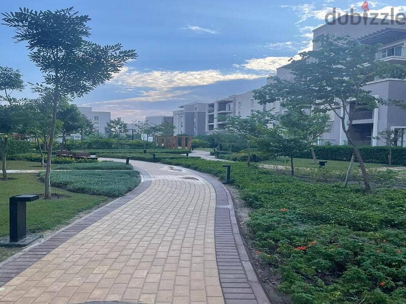 Prime location For sale Apartment garden in October plaza  bua : 179 m + 85 m garden 4