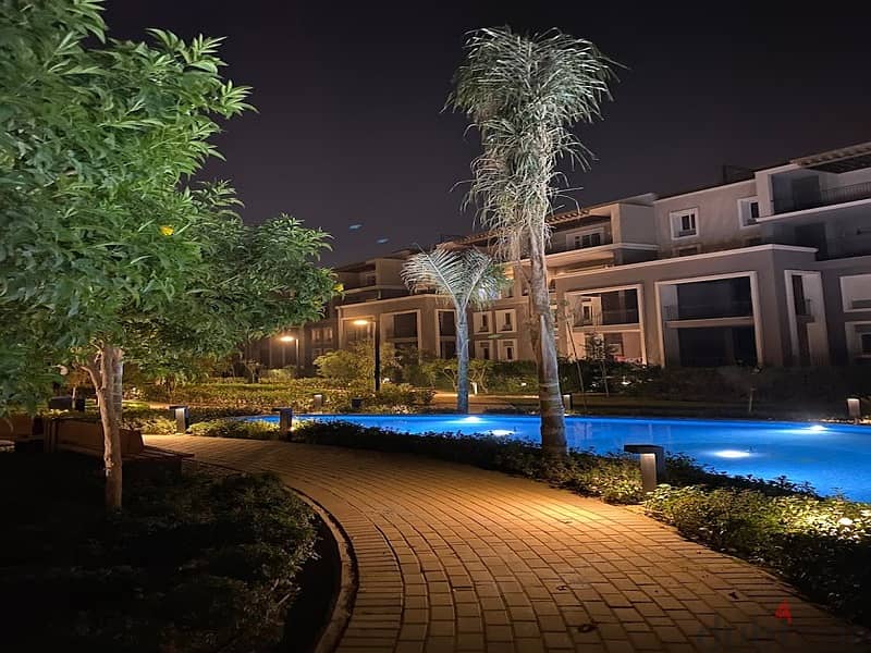Prime location For sale Apartment garden in October plaza  bua : 179 m + 85 m garden 8