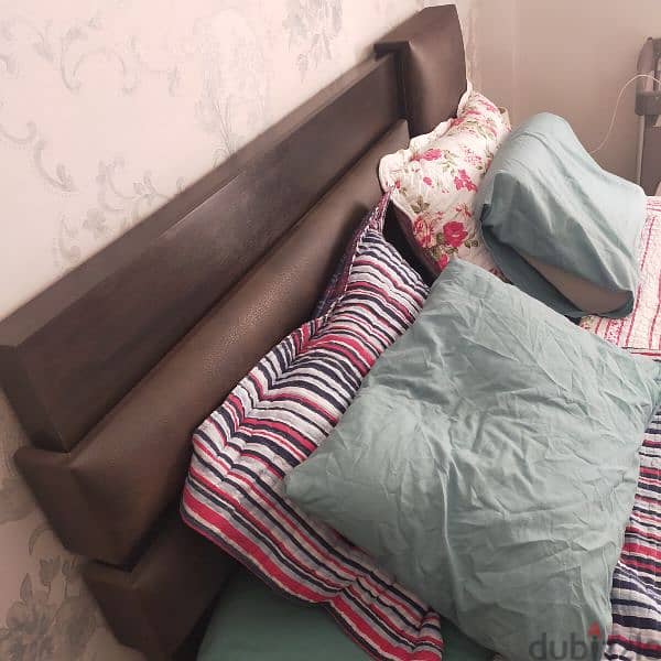 سرير براند smart مستعمل مع ٢ كمود وتسريحه 4