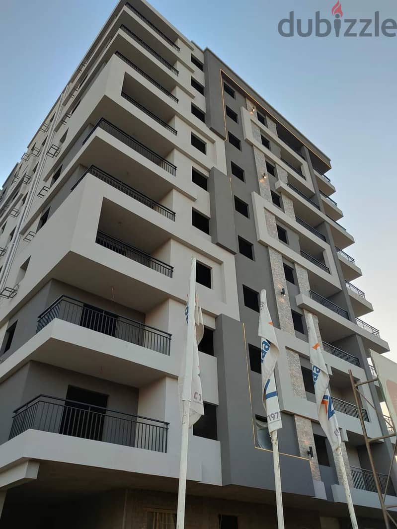 Apartment for sale, 100 meters in Zahraa El Maadi, inside a compound next to Wadi Degla, immediate receipt, 50% down payment, and the remaining over t 3