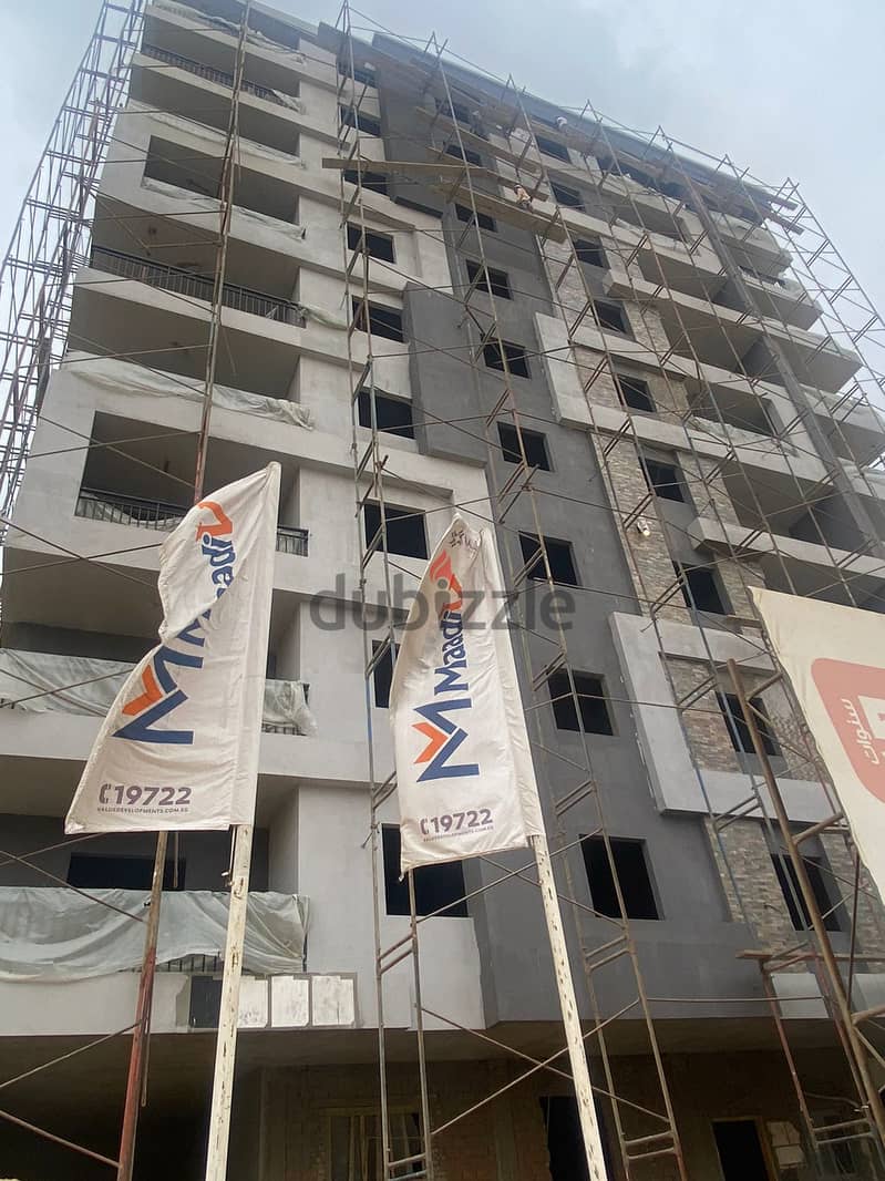 Apartment for sale, 100 meters in Zahraa El Maadi, inside a compound next to Wadi Degla, immediate receipt, 50% down payment, and the remaining over t 20