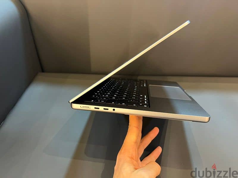 MacBook Pro (14.2- inch, Apple M1 Pro chip , 16RAM, 1TB ssd 12