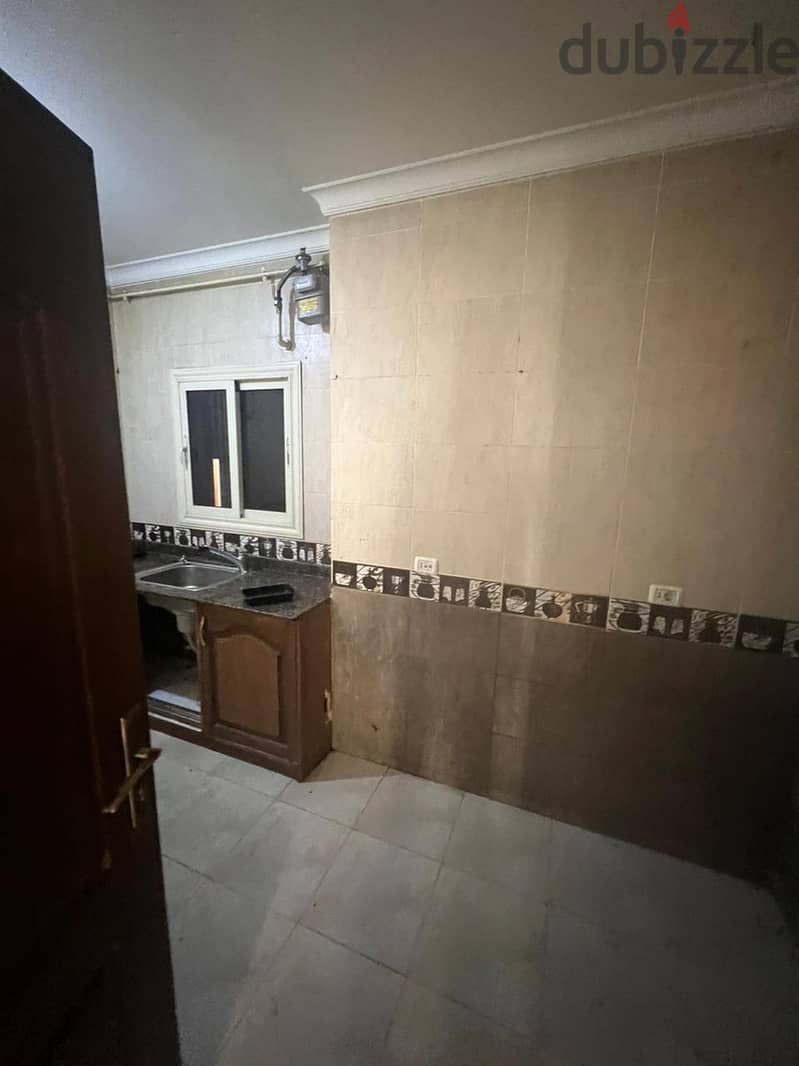 Apartment for rent with kitchen, Al-Yasmine Settlement, near Sadat Axis, Mustafa Kamel Axis, and the 90th Super deluxe finishing HDF flooring Nautical 6