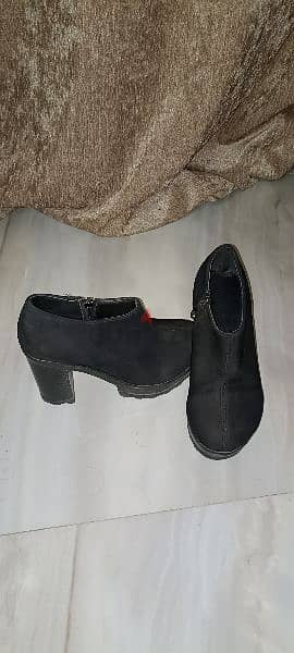 حذاء مقاس ٣٧ 2