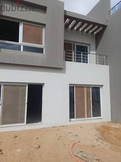 Townhouse corner for sale in Etapa with natural views 0