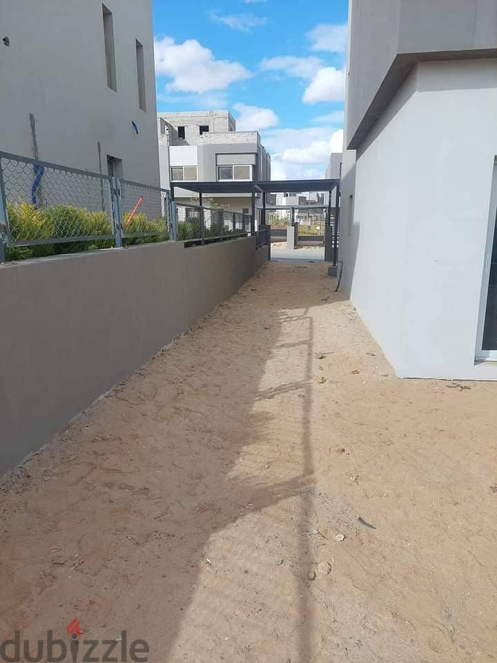Townhouse corner for sale in Etapa with natural views 3