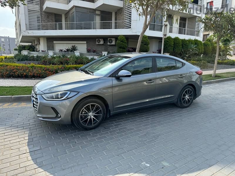 Hyundai Elantra AD 2018 3
