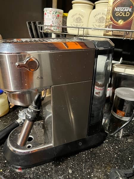 Deloungi Dedica espresso coffee machine 1