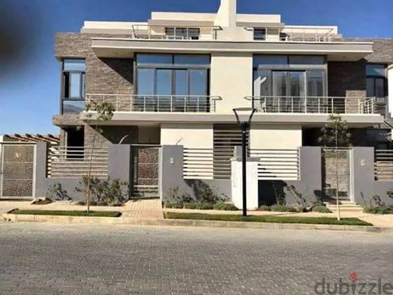 Prime location duplex for sale in front of Mirage Mall 0