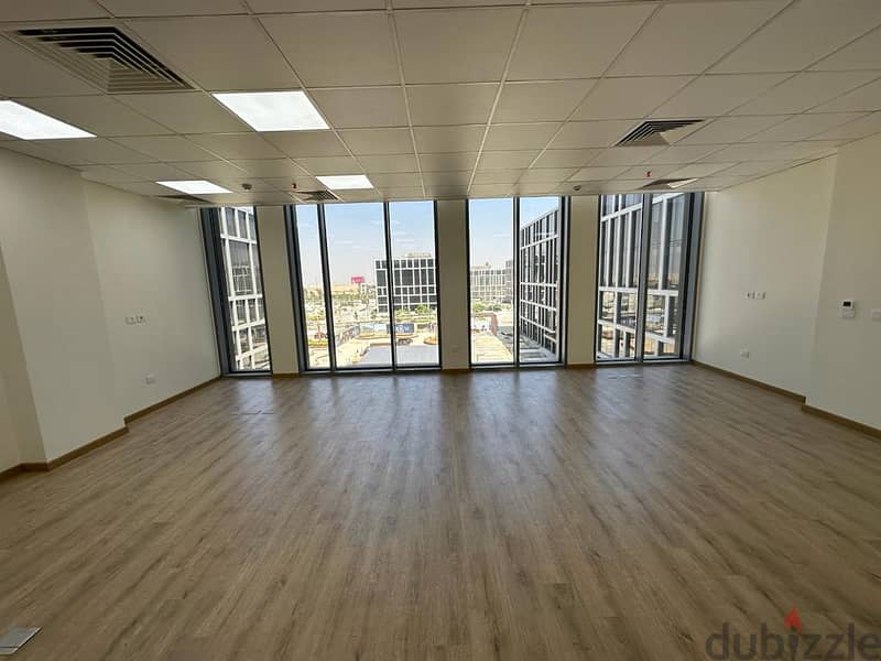 For a quick sale, a fully finished office ,ready to move, and the lowest price per meter in Cairo Festival City View, very special. 2