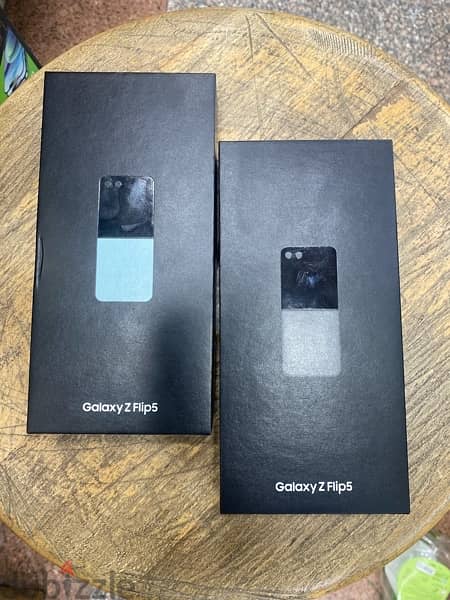 Galaxy Z Flip 5 256G Black Mint جديد متبرشم 1