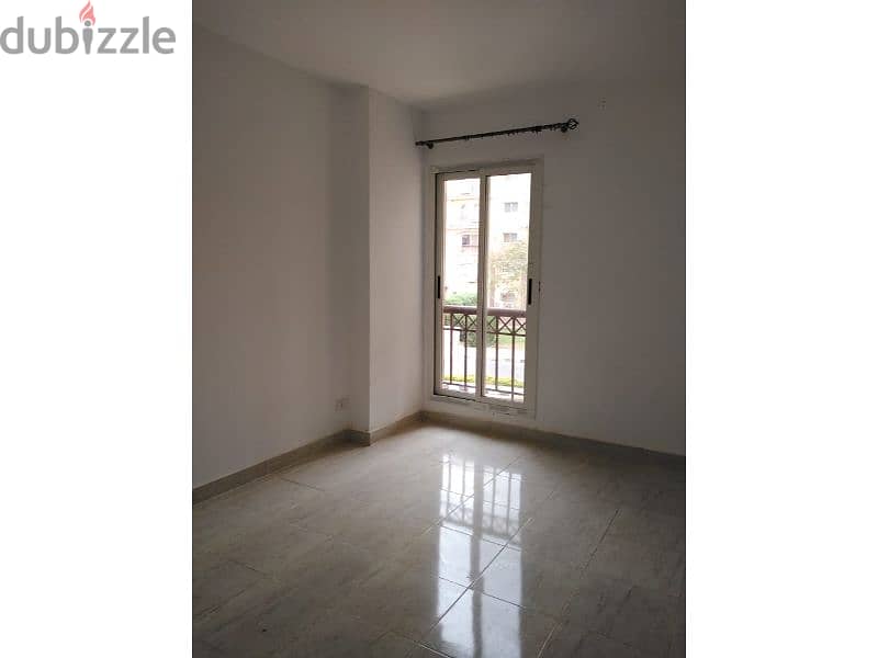 Apartment for sale in Madinaty, 135 square meters, with a garden view, located in B1, next to Metro Market. 3