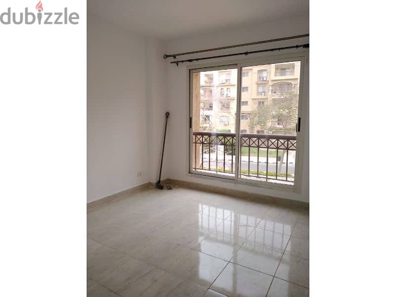 Apartment for sale in Madinaty, 135 square meters, with a garden view, located in B1, next to Metro Market. 4