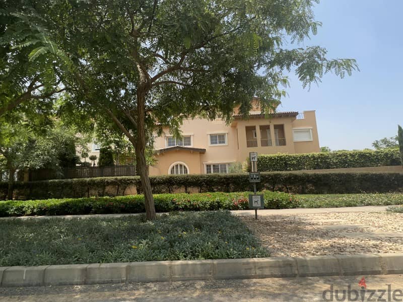 The lowest down payment for a twin house classic 300 meters in compound  Hyde Park, with installments 5