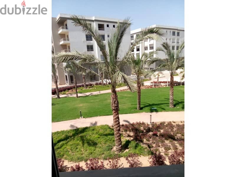 The lowest down payment is for an apartment 159 square meters with a garden 48 square meters, with the possibility of installments, in Hyde Park 3