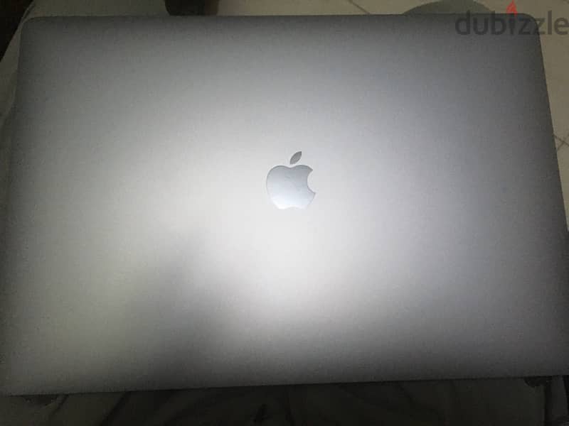 MacBook Pro 2019 16” Screen 1