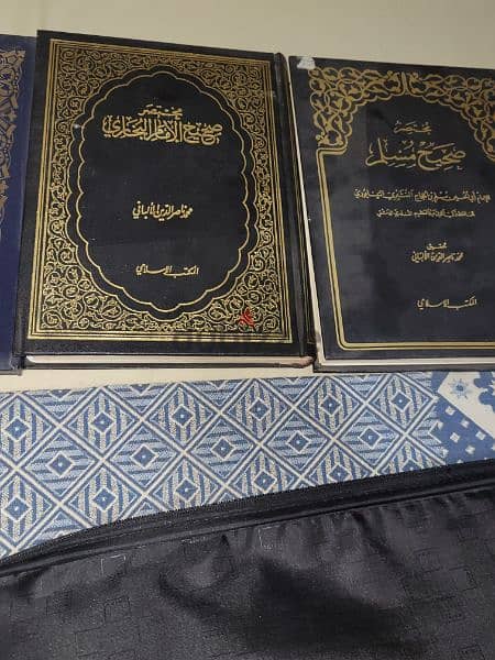مكتبه اسلاميه تضم كتب حديثة وكتب قديمة تراثية 3