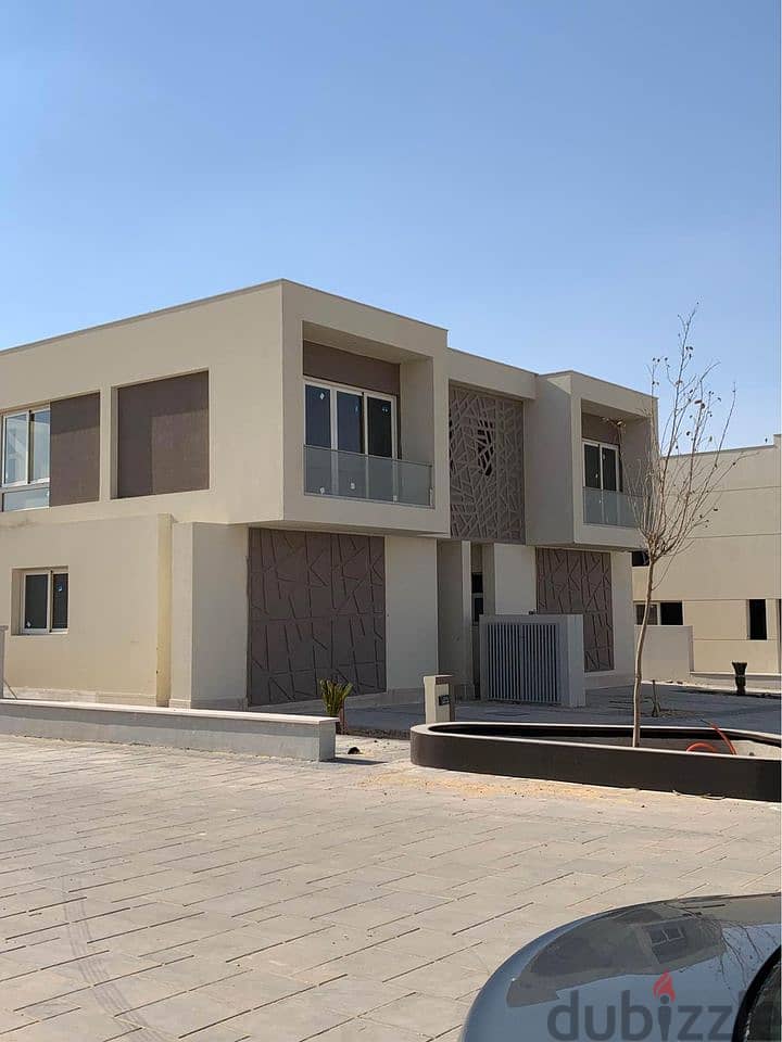 Townhouse for sale in October in installments 1