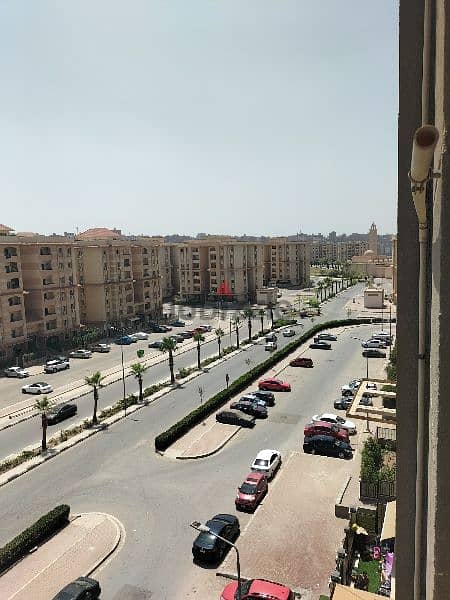 شقه موقع مميز جدا تطل علي ميدان فندق توليب والمسجد الكبير 1