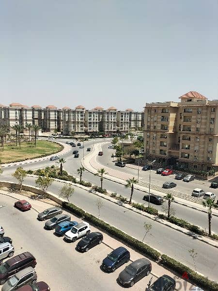 شقه موقع مميز جدا تطل علي ميدان فندق توليب والمسجد الكبير 2