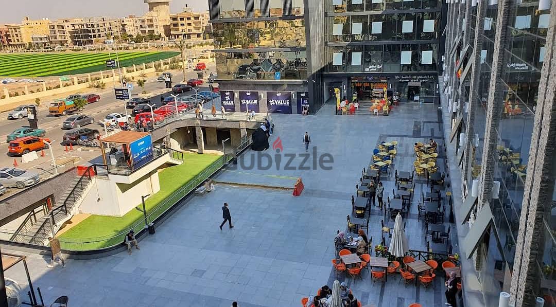 Shop for sale, 130 sqm, immediate receipt, ground floor in the most famous mall in Shorouk, in front of Green Hills Club and next to the gate of Dar M 1