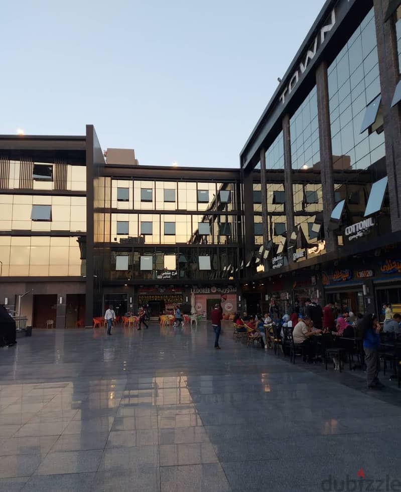 Shop for sale, 130 sqm, immediate receipt, ground floor in the most famous mall in Shorouk, in front of Green Hills Club and next to the gate of Dar M 5